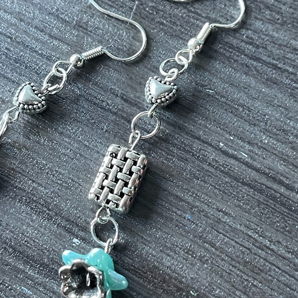 Blue and silver flower drop earrings - Picture 3 of 3